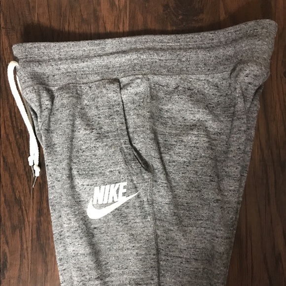 NIKE Capri Length Joggers✨Size Small - Picture 2 of 7